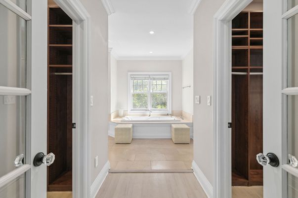 Bathroom, Interior, Recessed Lighting, Wood Texture Flooring