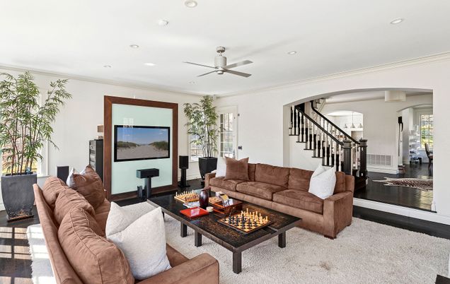 Interior, Living room, Recessed Lighting, Wood Texture Flooring