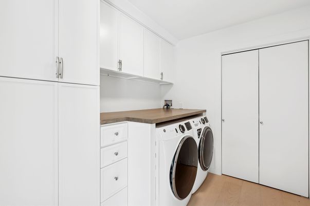Interior, Washer, Wood Texture Flooring