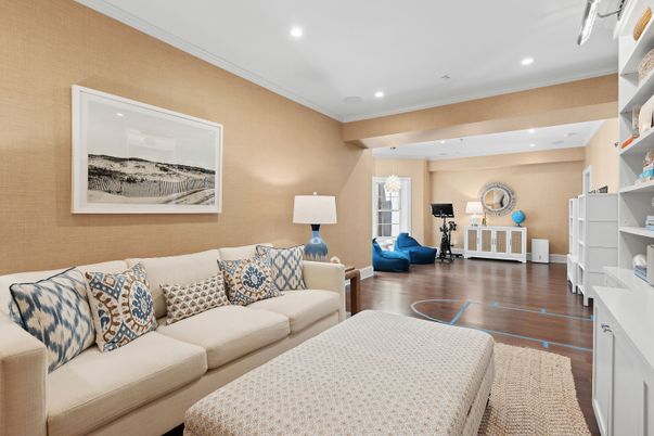 Fitness Equipment, Interior, Living room, Recessed Lighting, Wood Texture Flooring