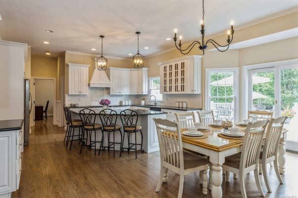 Chandelier, Dining room, Interior, Kitchen, Pendant Lights, Recessed Lighting, Wood Texture Flooring
