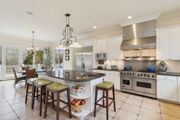 Chandelier, Dining room, Interior, Kitchen, Pendant Lights, Recessed Lighting, Stainless Steel Appliances