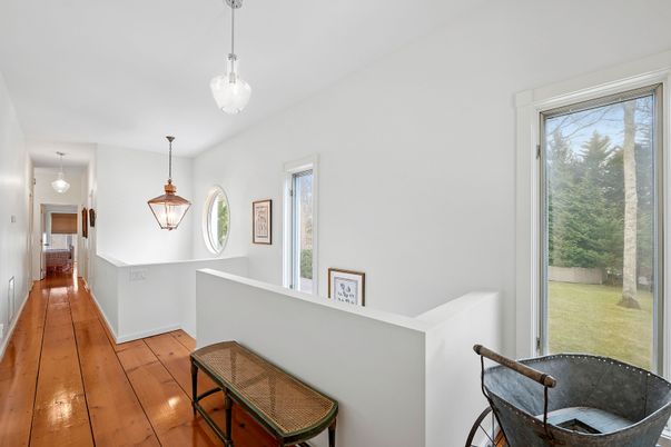 Interior, Pendant Lights, Wood Texture Flooring