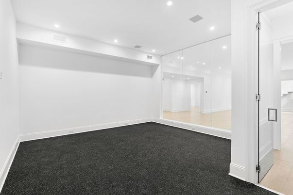 Empty room, Interior, Recessed Lighting