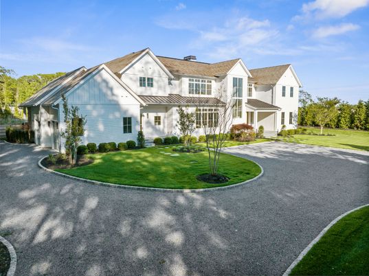 Backyard, Exterior, Facade, Farmhouse