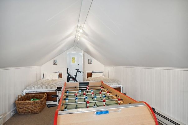 Game Room, Interior