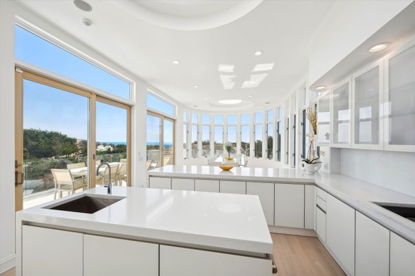Interior, Kitchen, Recessed Lighting, Water, Wood Texture Flooring