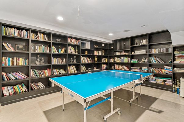 Game Room, Interior, Recessed Lighting