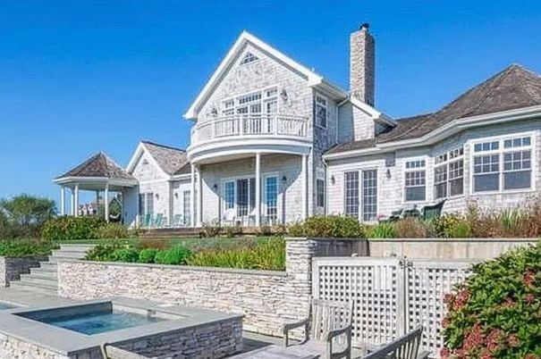 Exterior, Facade, Pool, Queen Anne Victorian