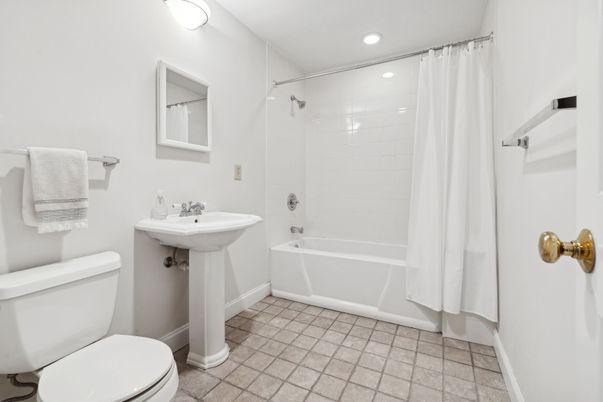Bathroom, Interior, Recessed Lighting