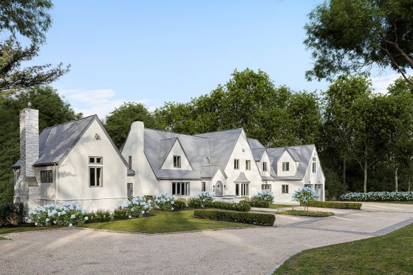 Exterior, Facade, Farmhouse