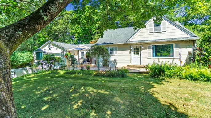 Backyard, Exterior, Facade, Cape Cod