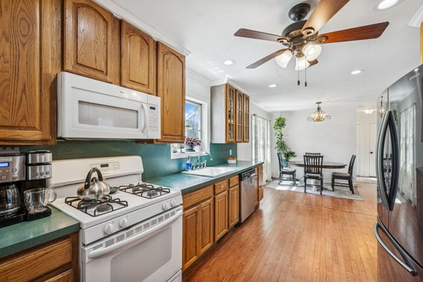 Chandelier, Dining room, Interior, Kitchen, Recessed Lighting, Wood Texture Flooring