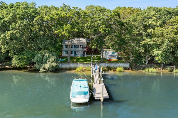 Exterior, Lake