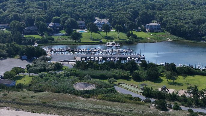 Exterior, Lake