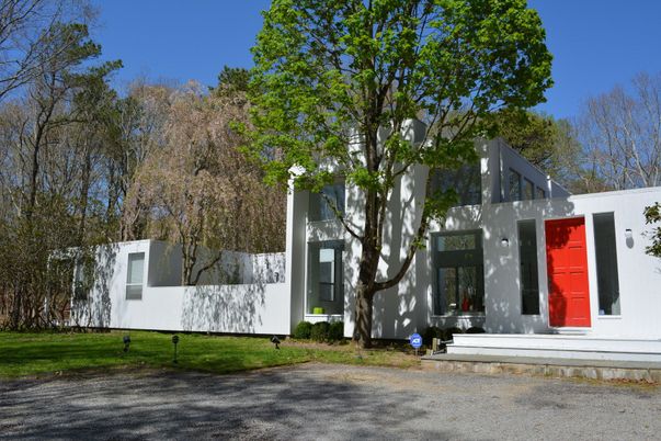Exterior, Facade, Modern
