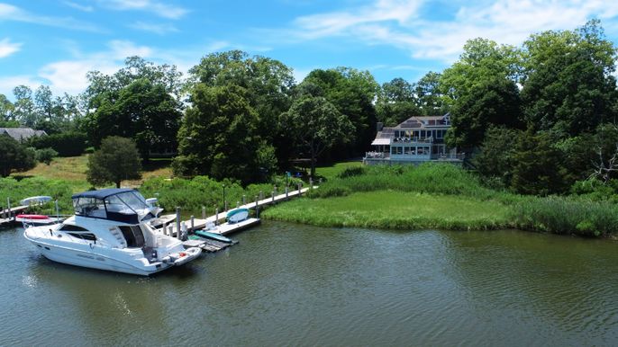 Exterior, Lake