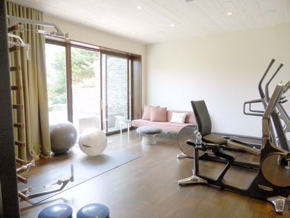 Fitness Equipment, Interior, Recessed Lighting, Wood Texture Flooring