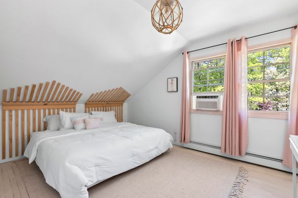 Bedroom, Interior, Pendant Lights, Wood Texture Flooring