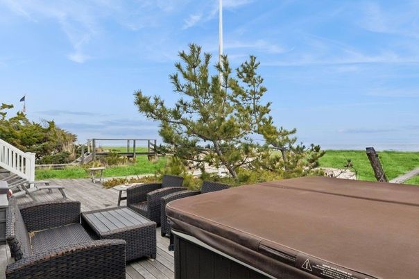 Exterior, Hot Tub