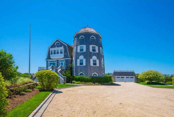 Attached, Backyard, Exterior, Facade, Queen Anne Victorian