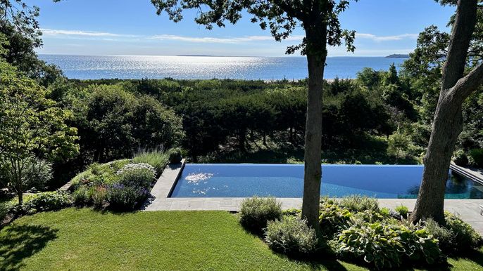 Exterior, Pool, Water