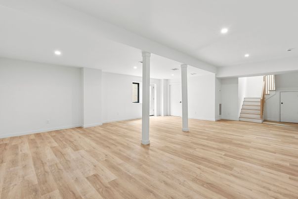 Empty room, Interior, Recessed Lighting, Wood Texture Flooring