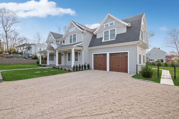 Attached, Exterior, Facade, Queen Anne Victorian