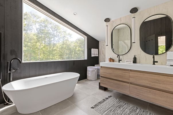 Bathroom, Dual Sink Vanities, Free Standing Baths, Interior, Recessed Lighting
