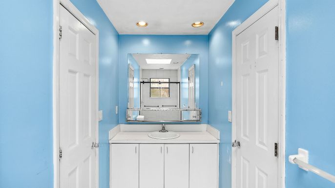 Bathroom, Interior, Recessed Lighting, Washer