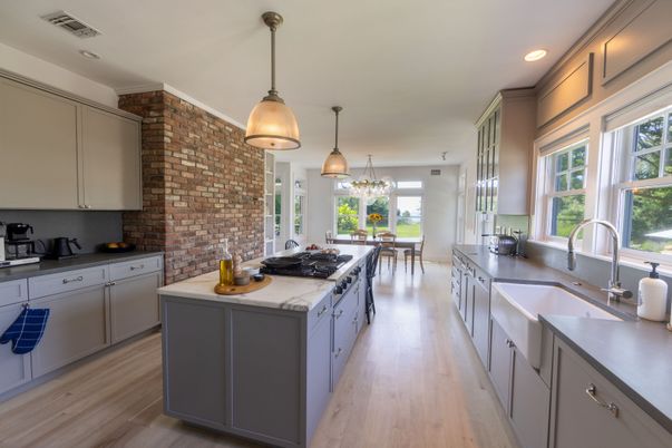 Chandelier, Dining room, Interior, Kitchen, Pendant Lights, Recessed Lighting, Stone Walls, Wood Texture Flooring