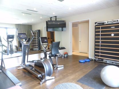 Fitness Equipment, Interior, Recessed Lighting, Wood Texture Flooring