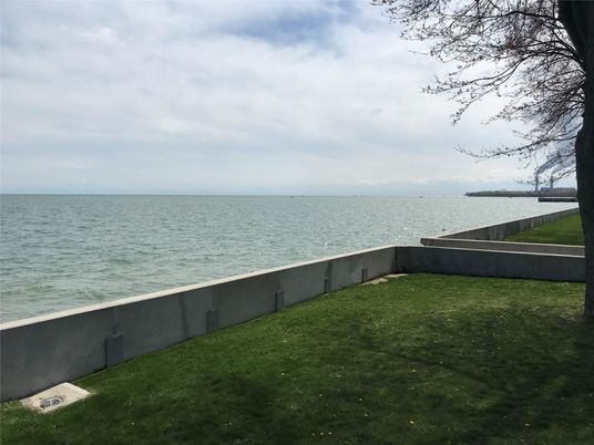 Exterior, Lake