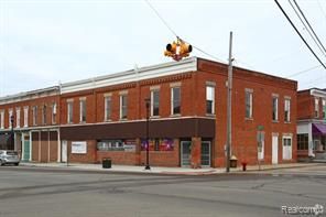Exterior, Facade, Brick Facade, Rowhouse