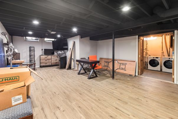 Interior, Recessed Lighting, Washer, Wood Texture Flooring
