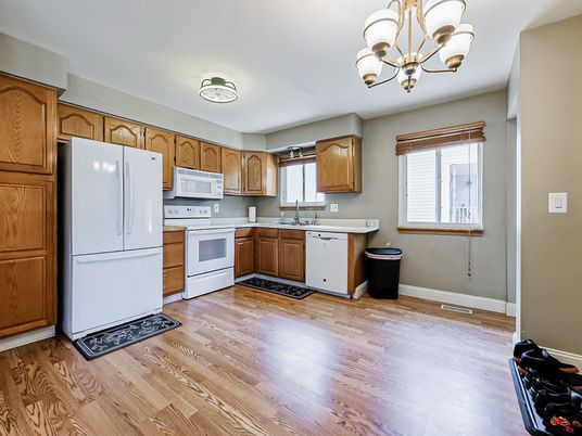 Chandelier, Interior, Kitchen, Wood Texture Flooring