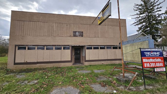 Exterior, Facade, None