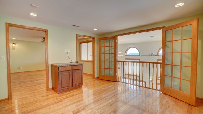 Empty room, Interior, Recessed Lighting, Wood Texture Flooring