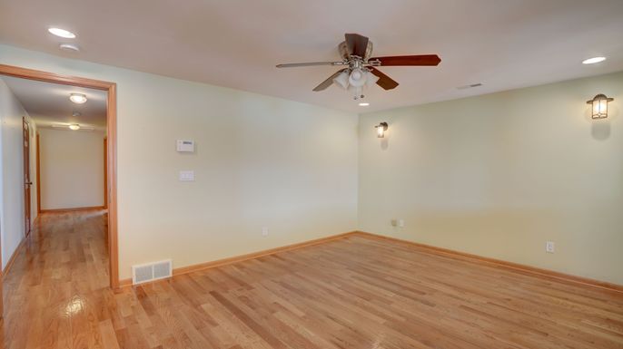 Empty room, Interior, Recessed Lighting, Wood Texture Flooring