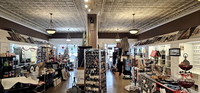 Interior, Pendant Lights, Wine Storage, Wood Texture Flooring