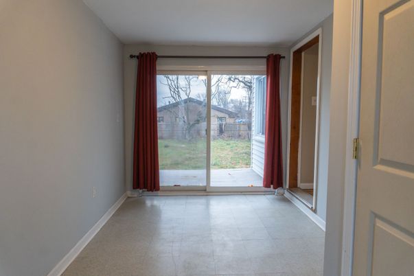 Empty room, Interior