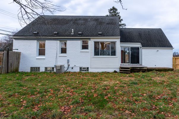 Backyard, Exterior, Facade, Cape Cod