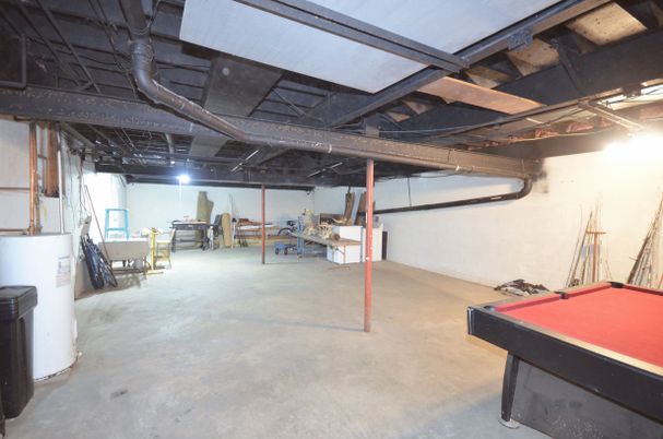 Game Room, Interior