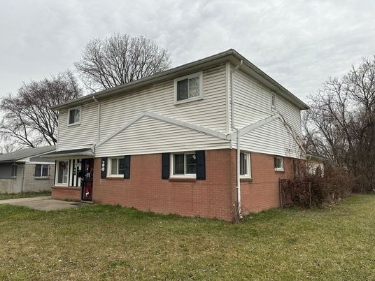 Exterior, Facade, Brick Facade, Split Level