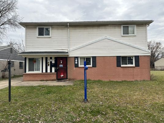 Exterior, Facade, Brick Facade, Split Level