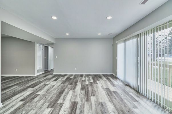 Empty room, Interior, Recessed Lighting, Wood Texture Flooring