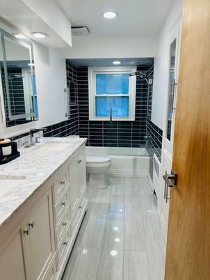 Bathroom, Dual Sink Vanities, Interior, Recessed Lighting