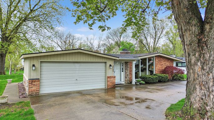 Attached, Exterior, Facade, Brick Facade, Ranch
