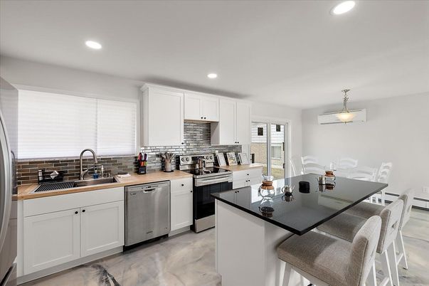 Dining room, Interior, Kitchen, Pendant Lights, Recessed Lighting, Stainless Steel Appliances