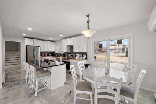 Dining room, Interior, Kitchen, Pendant Lights, Recessed Lighting, Stainless Steel Appliances